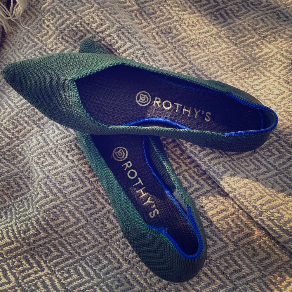 Emerald Rothy’s points, size 7
